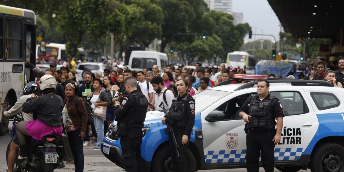 Ação no RJ é cortina de fumaça e expõe população,