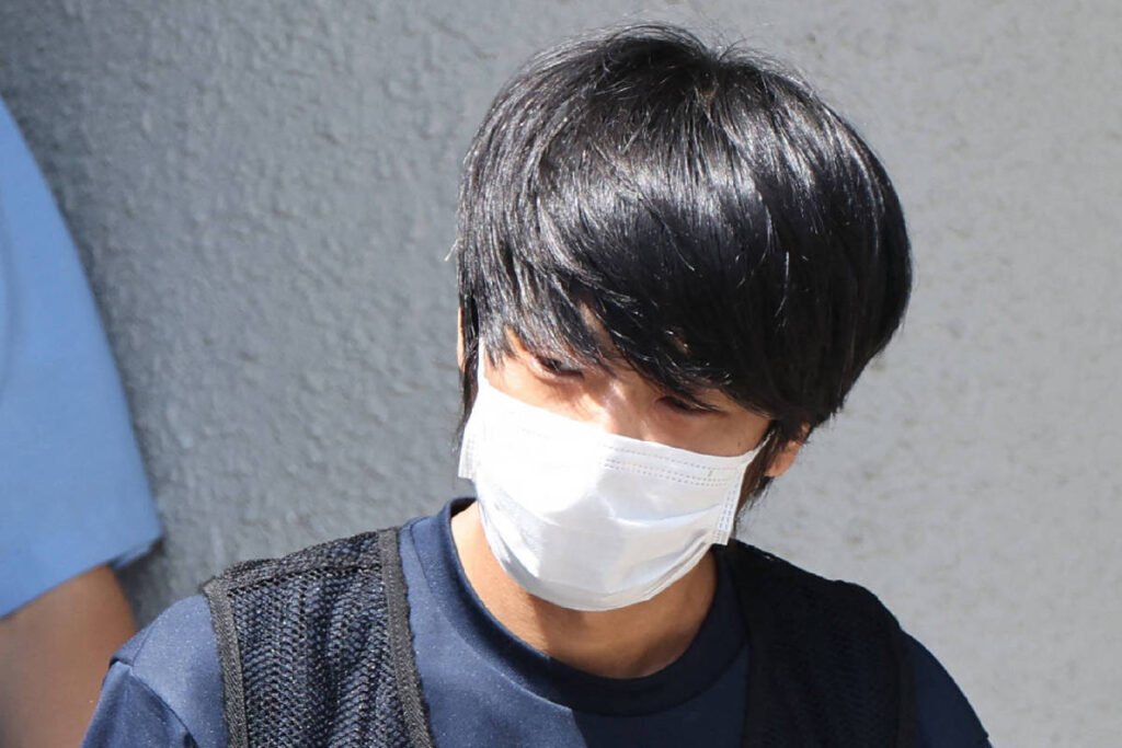Acusado de matar ex-primeiro-ministro japonês se declara culpado - 28/10/2025