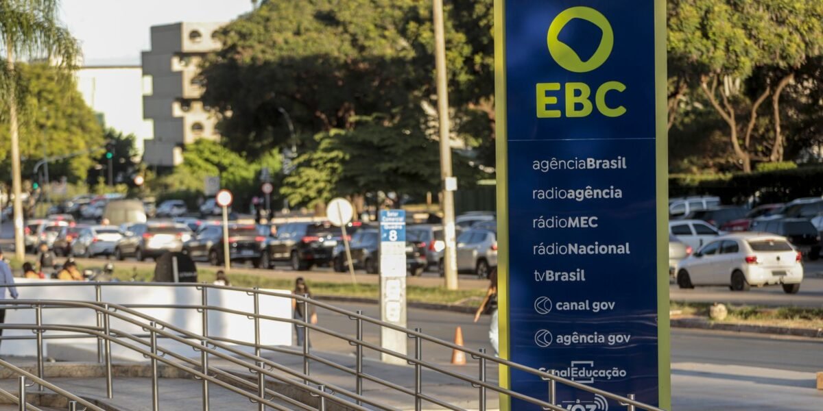 Agência Brasil e jornalistas da EBC recebem prêmio na área