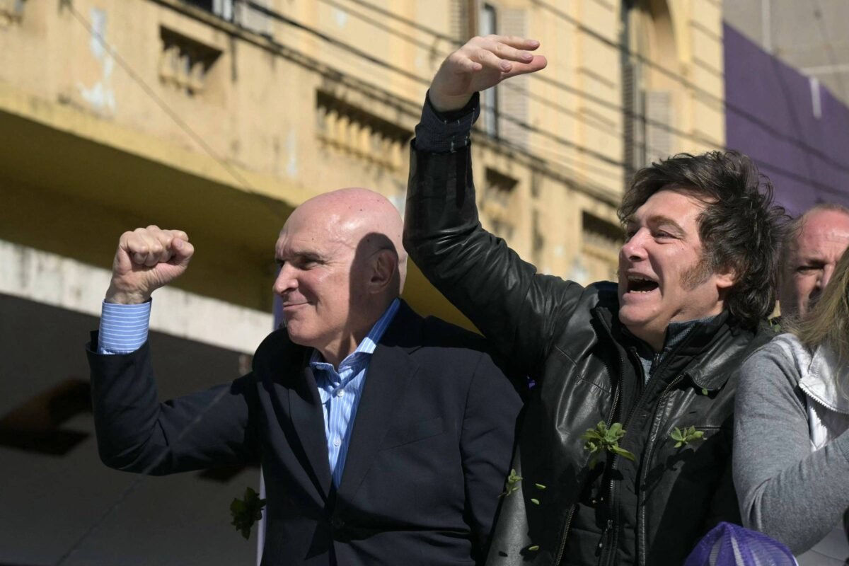 Argentina:Candidato de Milei evita responder sobre tráfico - 02/10/2025 -