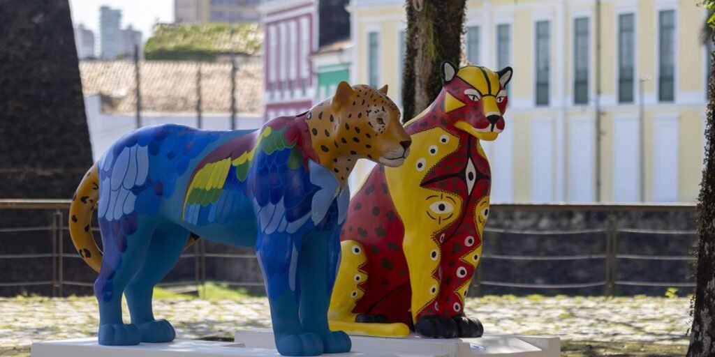 Belém vira galeria a céu aberto com estátuas de onças
