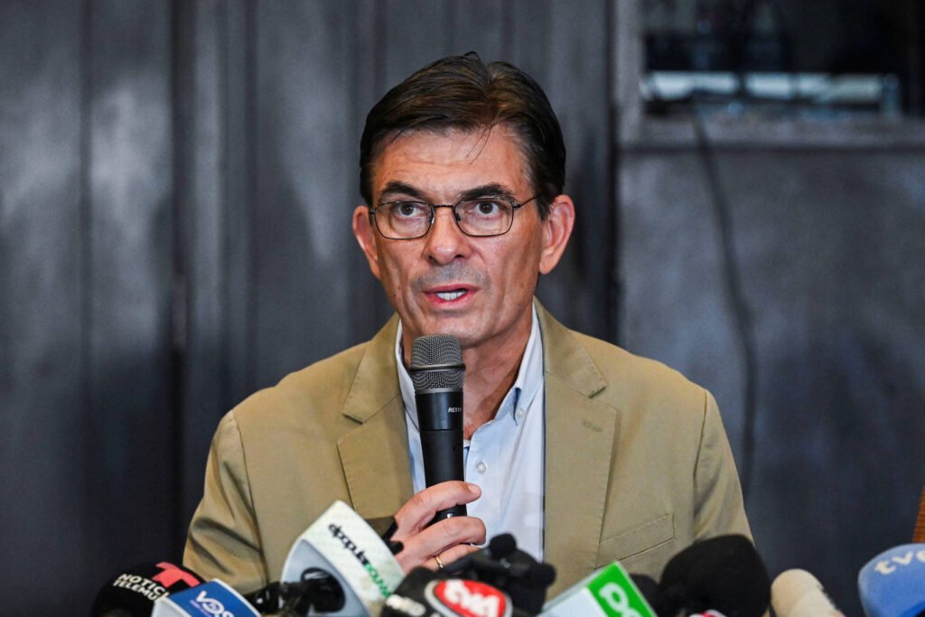 Bolívia: Presidente eleito vai aos EUA retomar relações - 28/10/2025