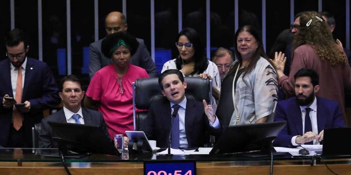 Câmara aprova regras para julgamentos do STF e envia texto
