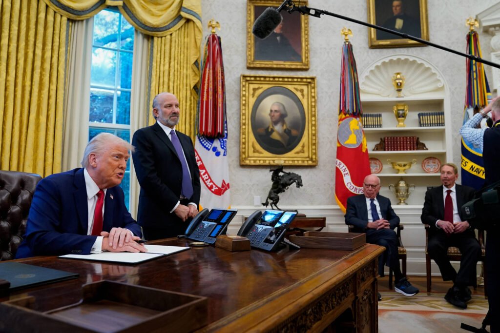 Campanha de Trump para dominar mídia dos EUA avança -