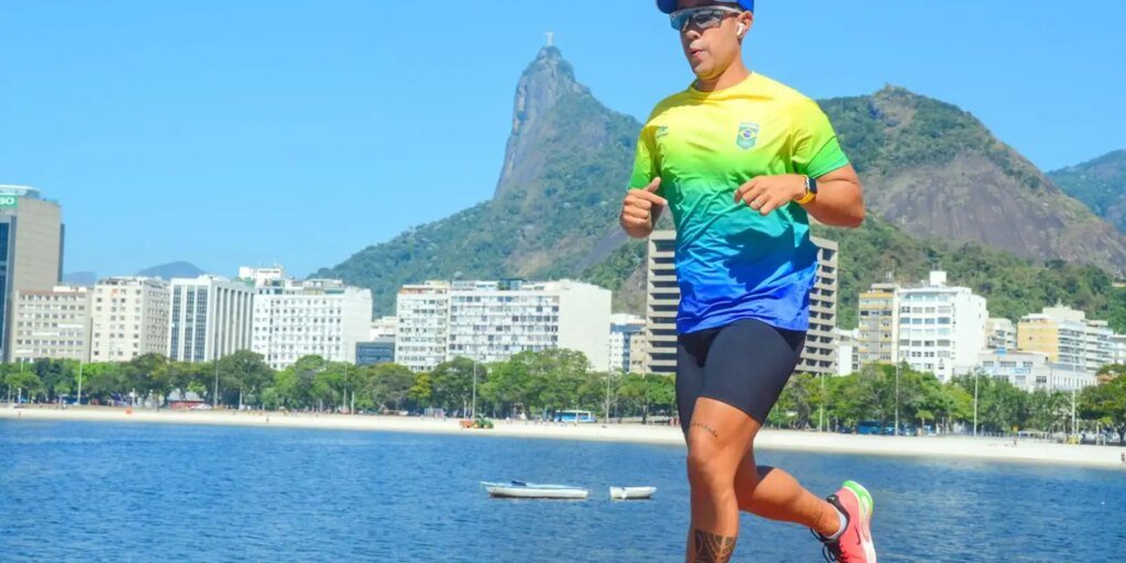 Carioca aproveita prova de rua para visitar o Cristo pela
