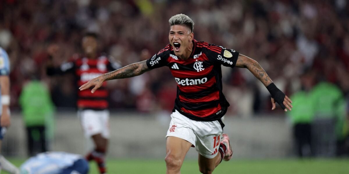 Carrascal decide e Flamengo fica em vantagem na semi da