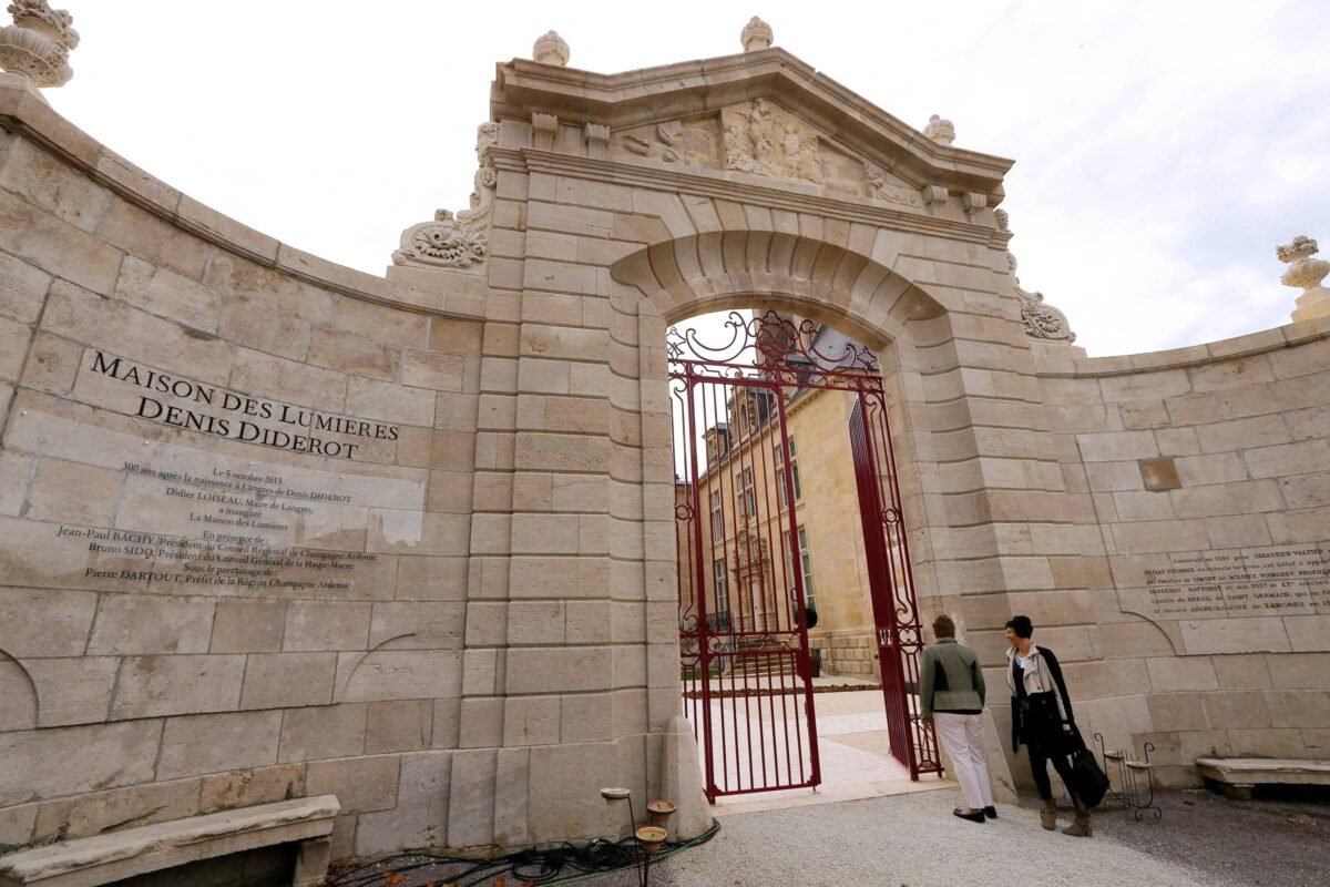 Criminosos roubam moedas de museu na França - 23/10/2025 -