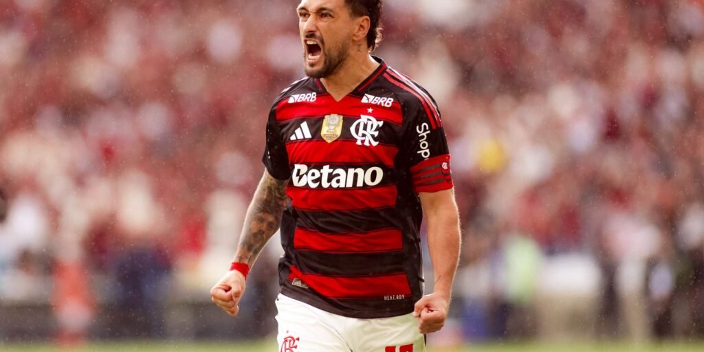 Flamengo vence no Maracanã e empata em número de pontos