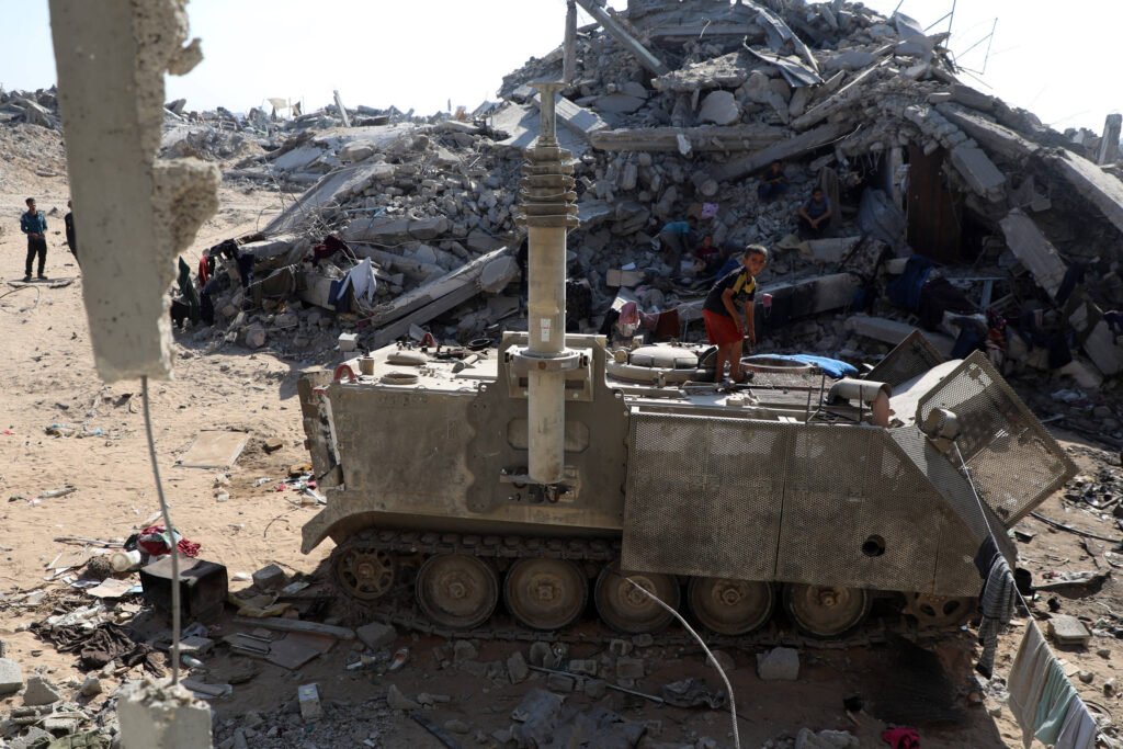 Israel ataca Gaza pela terceira noite consecutiva - 31/10/2025 -