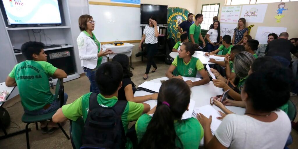 Liminar mantém presença de professores em salas de leitura de