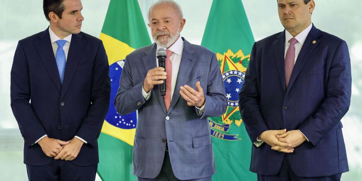 Lula discute pautas do governo em encontro com Motta e