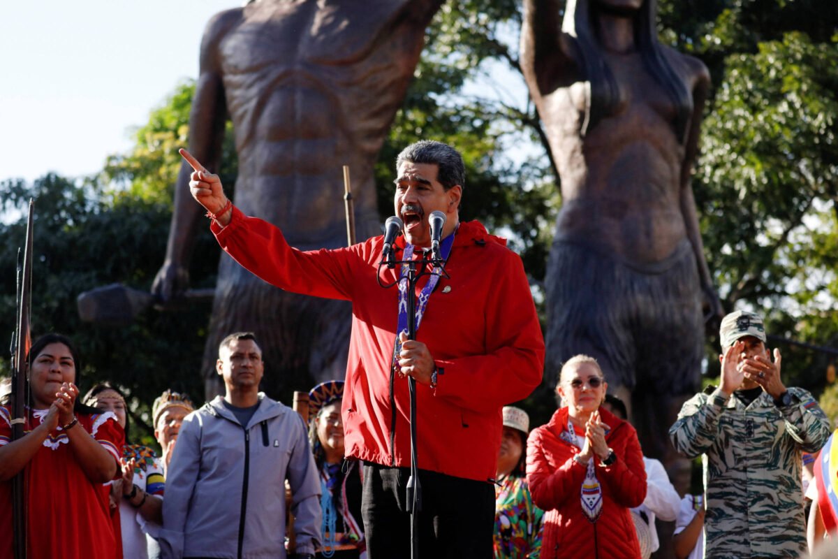 Maduro chama María Corina de 'bruxa demoníaca' após Nobel -