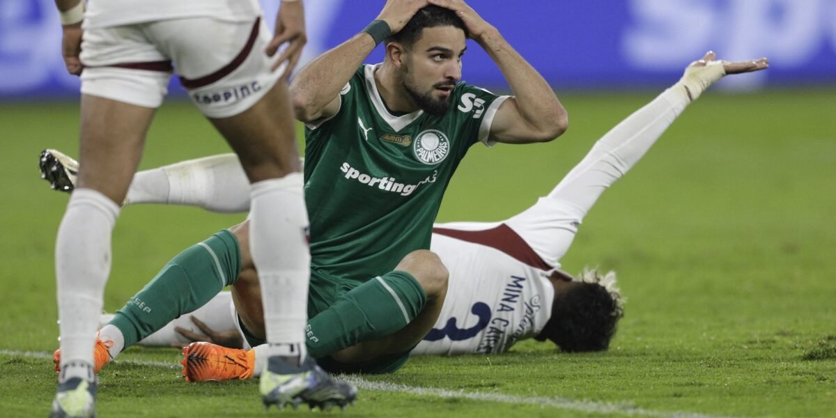 Palmeiras sente altitude de Quito, joga mal e perde de