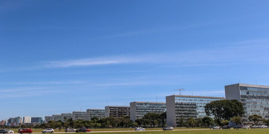 TCU suspende exigência de governo buscar centro da meta fiscal
