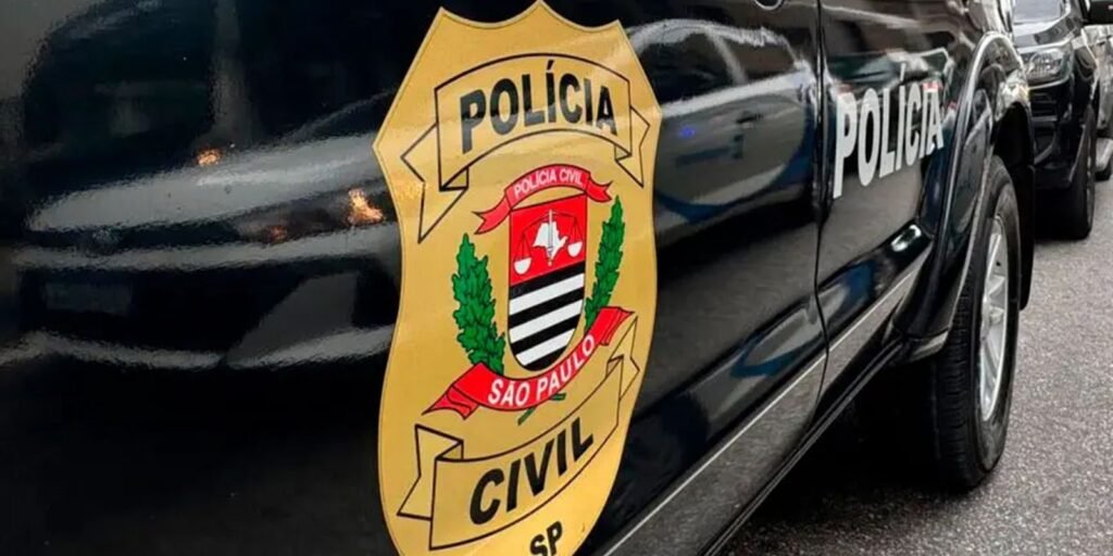 Uma pessoa morre e 11 são presas em operação policial