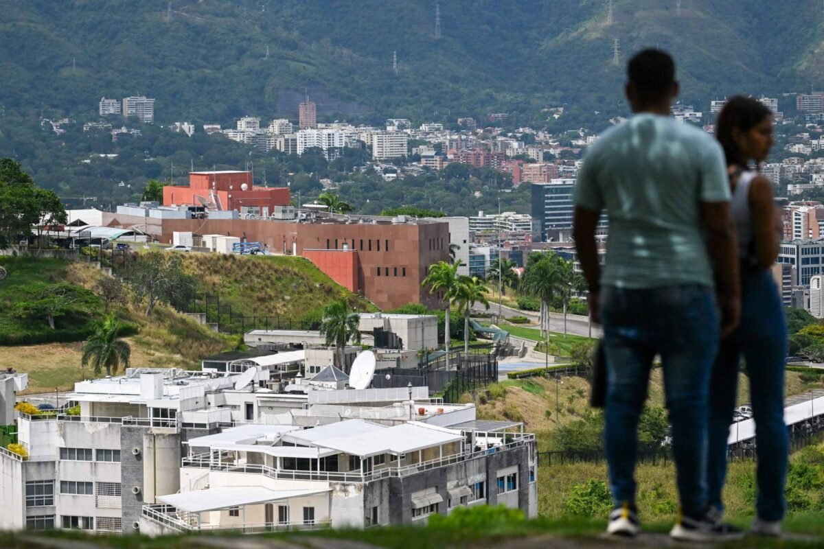 Venezuela cita suposto plano de ataque à embaixada dos EUA