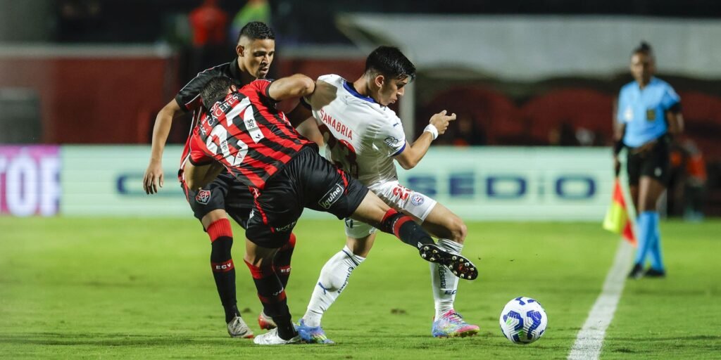Vitória derrota Bahia e ganha fôlego na luta contra o