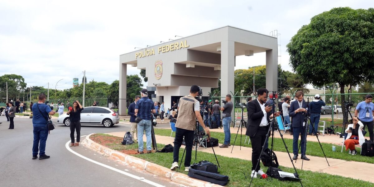 Alexandre de Moraes autoriza visita de Michelle a Jair Bolsonaro