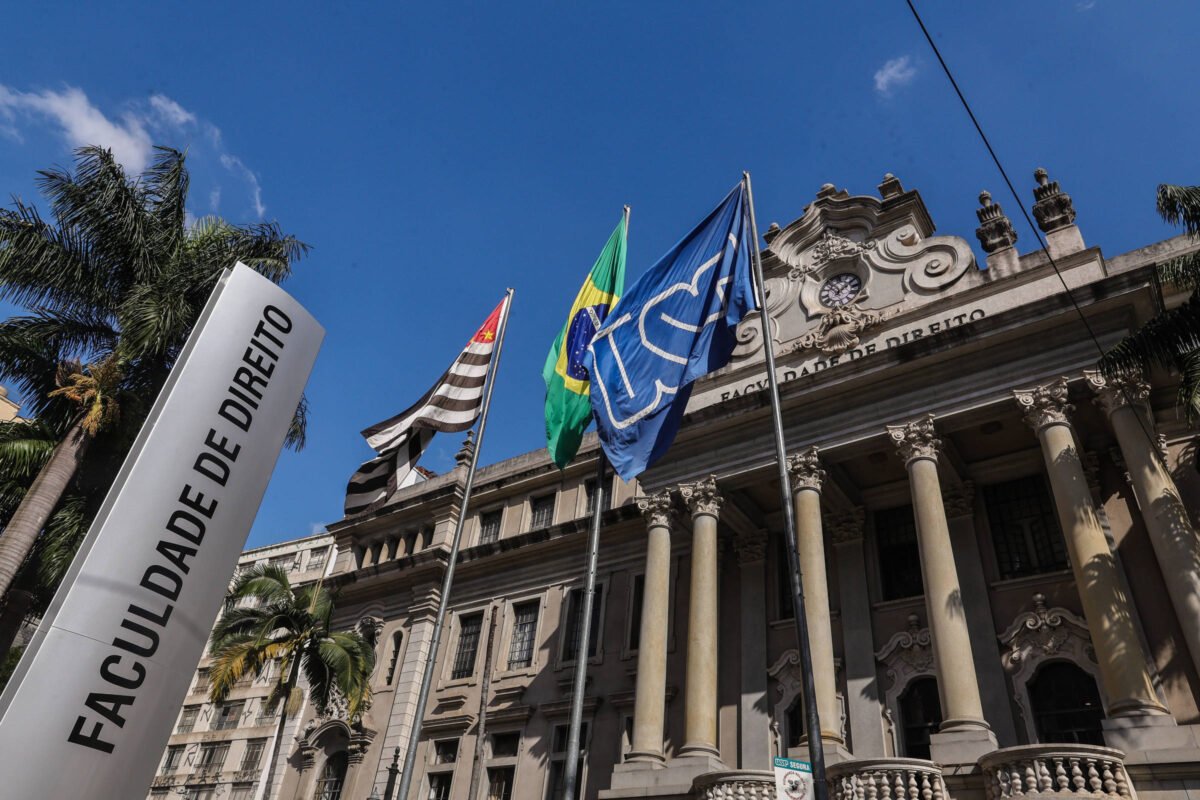Alunos da USP interrompem palestra de defensor de Israel -