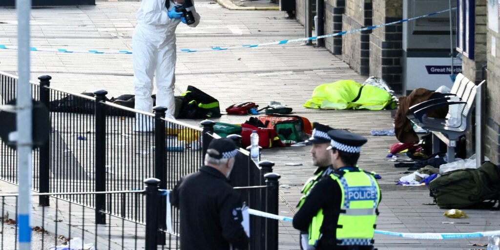 Ataque a trem em Cambridge deixa nove pessoas em estado