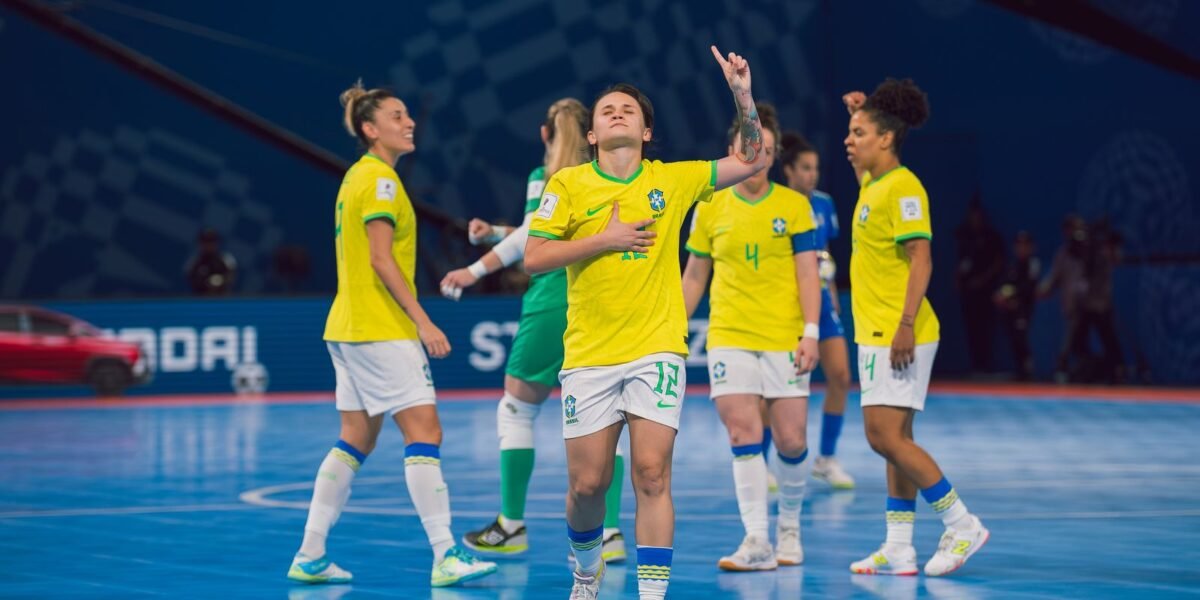 Brasil goleia Itália e está nas quartas da Copa do