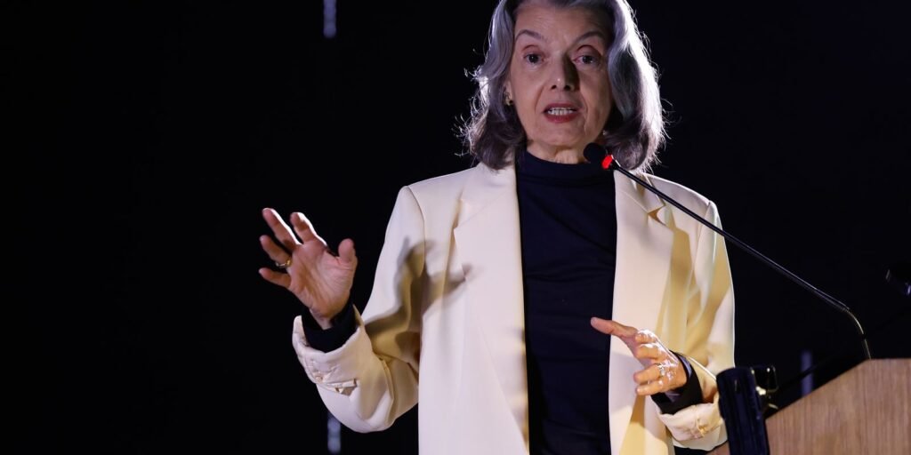 Carmén Lúcia: "ditadura é como erva daninha que precisa ser