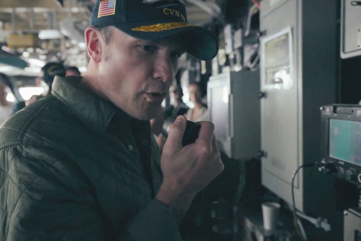 Chefe do Pentágono visita porta-aviões na América Latina - 27/11/2025