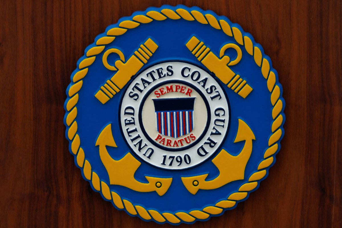 EUA recuam após abrandarem classificação da suástica - 21/11/2025 -