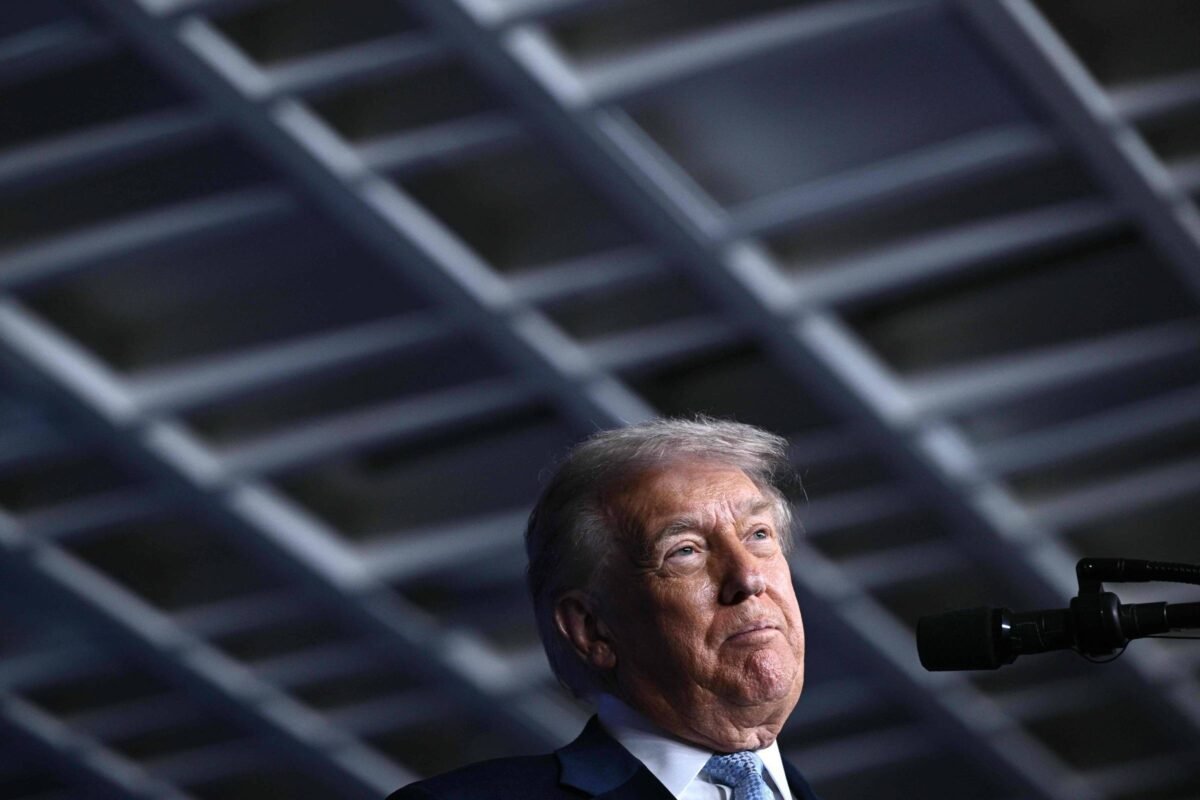 Em recuo raro, Trump se curva à realidade no caso