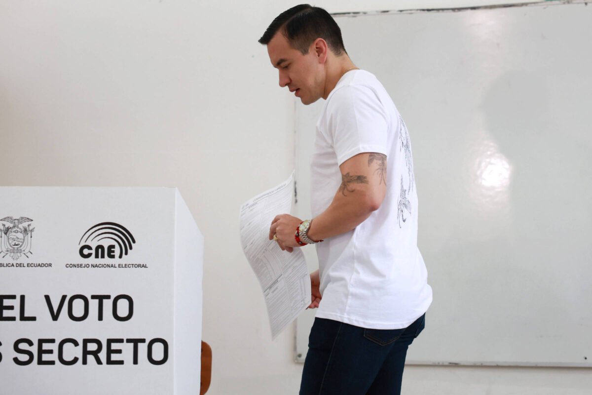 Equador: Noboa demite ministros após derrota em referendo - 18/11/2025