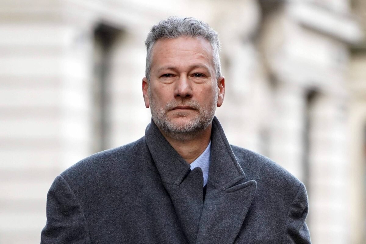 Ex-eurodeputado pró-Rússia é condenado por aceitar suborno - 21/11/2025 -