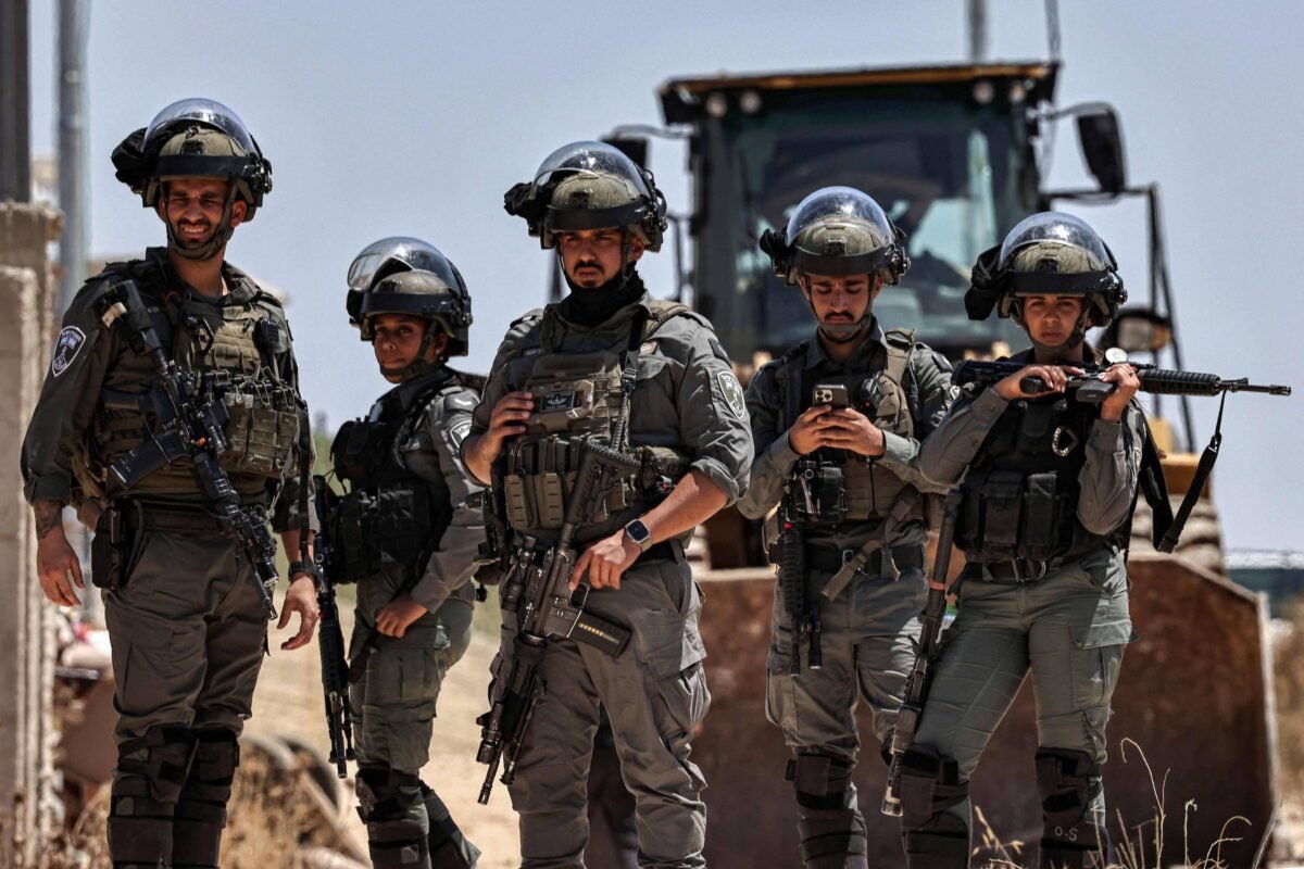 Israel mata palestinos acusados de lançar coquetel molotov - 07/11/2025