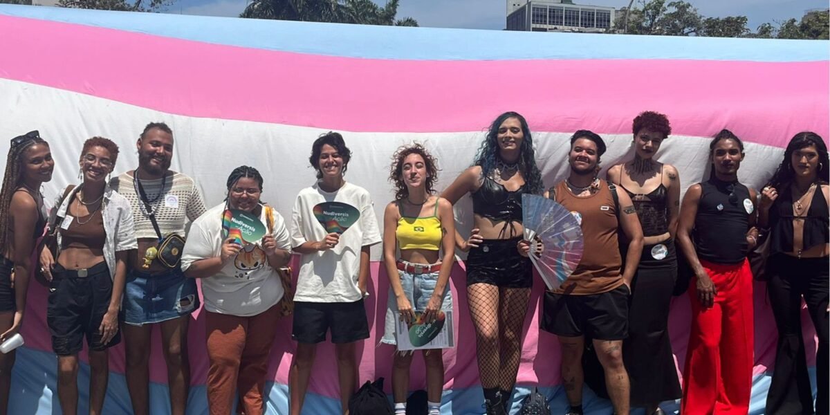 Marcha trans e travestis pede garantia de direitos e fim
