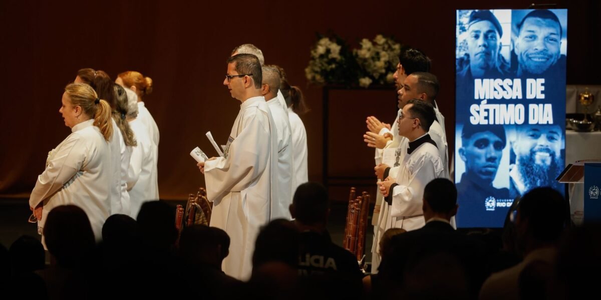 Missa de 7º dia homenageia policiais mortos em operação no