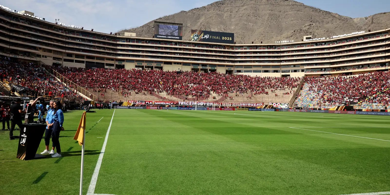 Ônibus atrasa e final da Libertadores começará às 18h15 (de