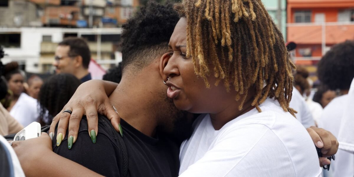 Sob facções e operações, população de favelas vive traumas e