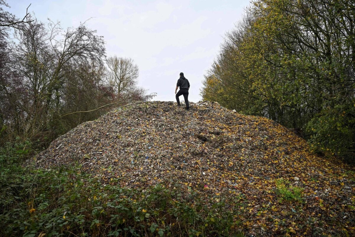 Tráfico de lixo vira negócio bilionário na Europa - 25/11/2025