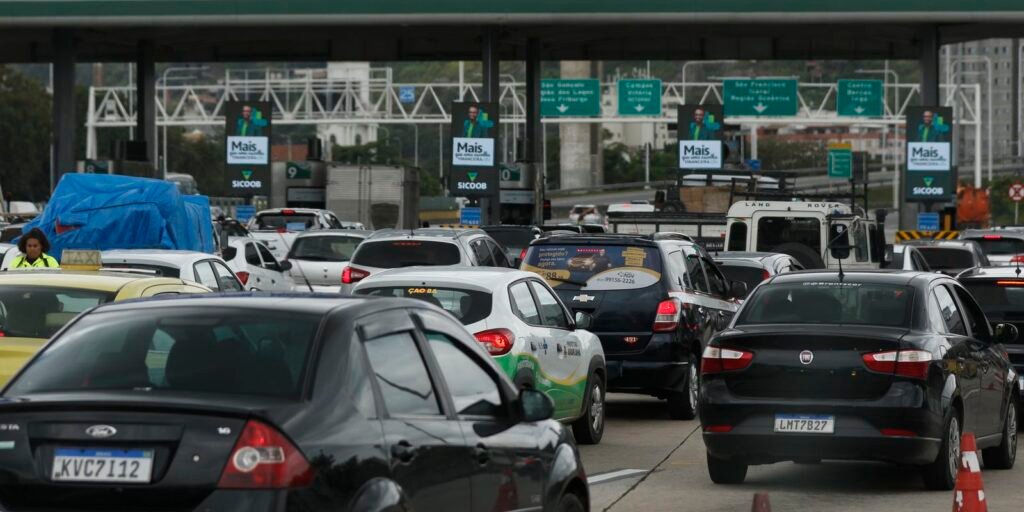 Andarilho invade Ponte Rio-Niterói e causa confusão no trânsito
