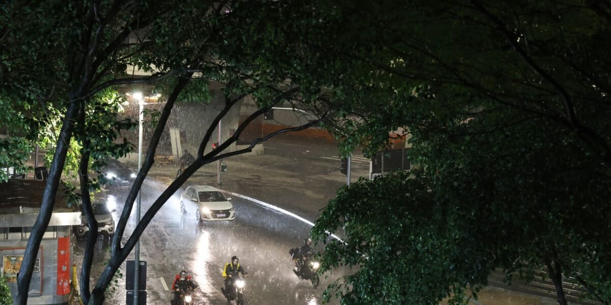 Após temporal, muro desaba em Franca (SP) e mata uma