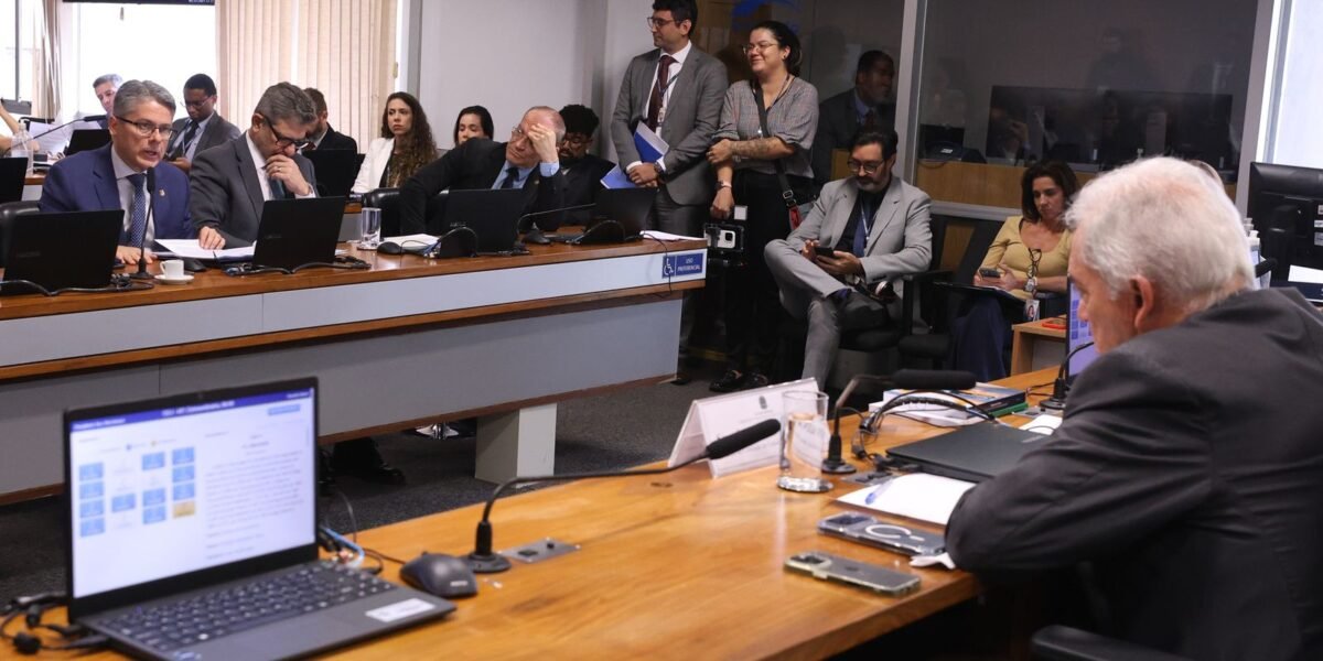 CCJ do Senado adia votação do PL Antifacção para 10