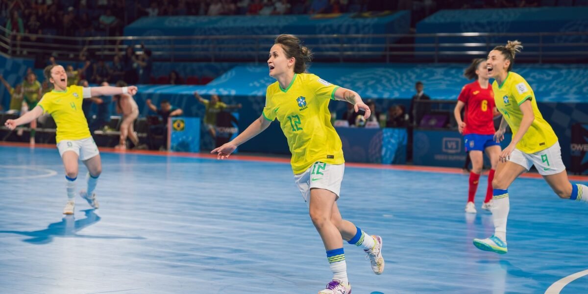 Copa do Mundo de futsal: Brasil supera Espanha e se
