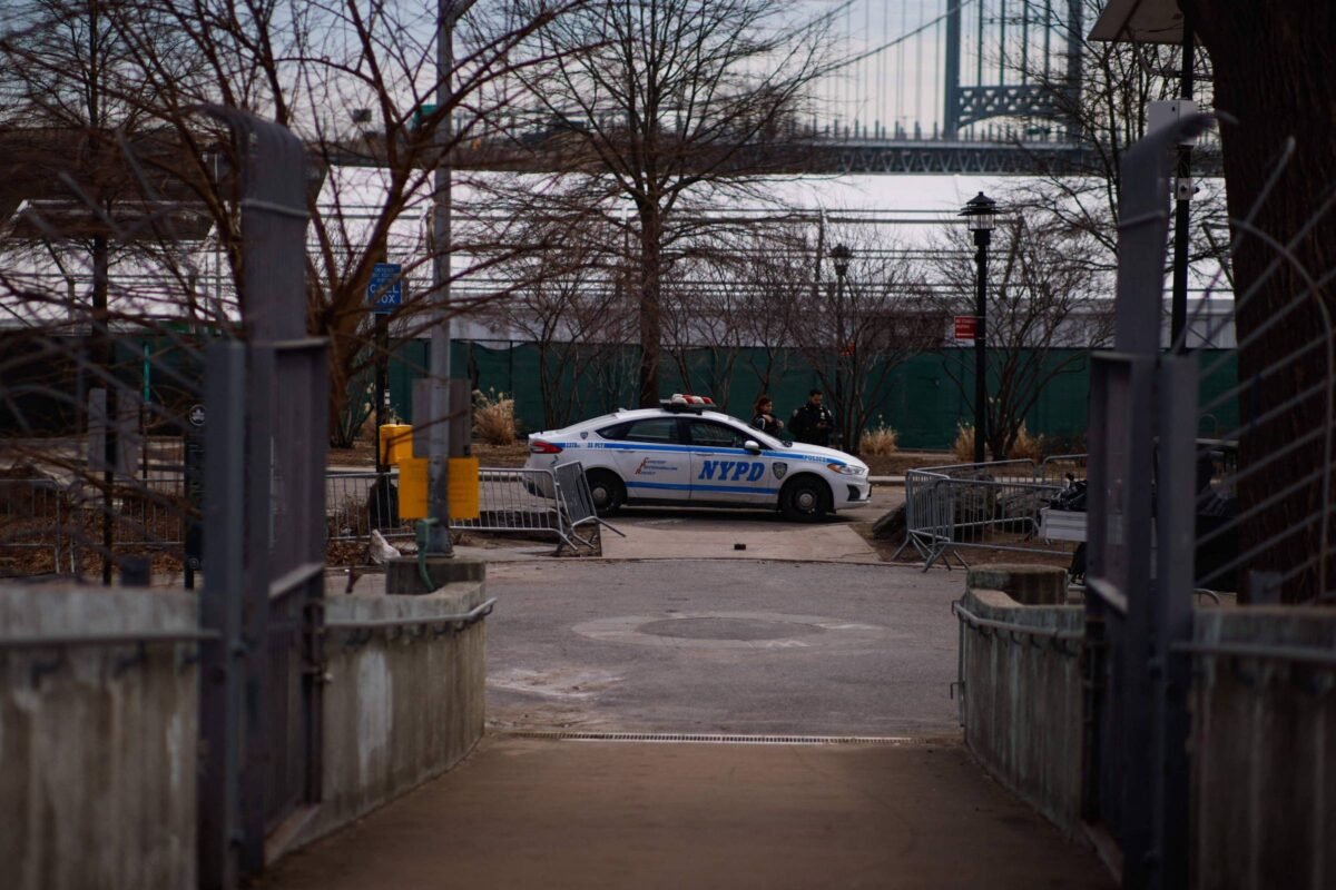 EUA detêm crianças imigrantes por meses, diz agência - 10/12/2025