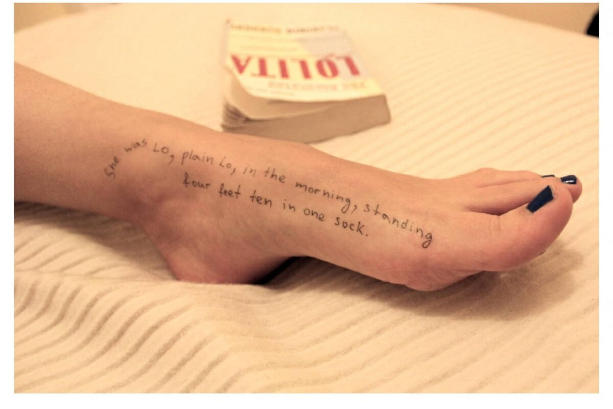 Epstein: Fotos mostram trechos de 'Lolita' em mulher - 18/12/2025