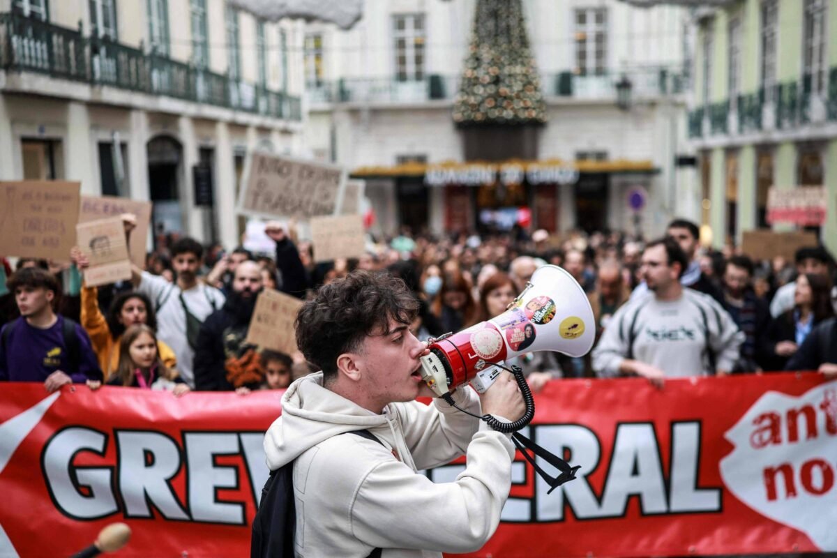 Greve geral paralisa Portugal contra reforma trabalhista - 11/12/2025 -