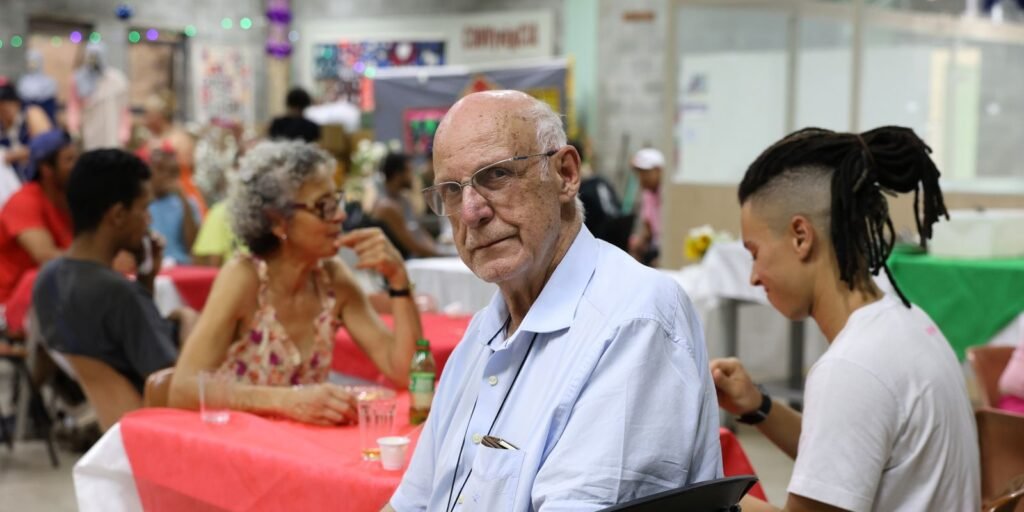 Júlio Lancelotti promove almoço de natal para moradores de rua