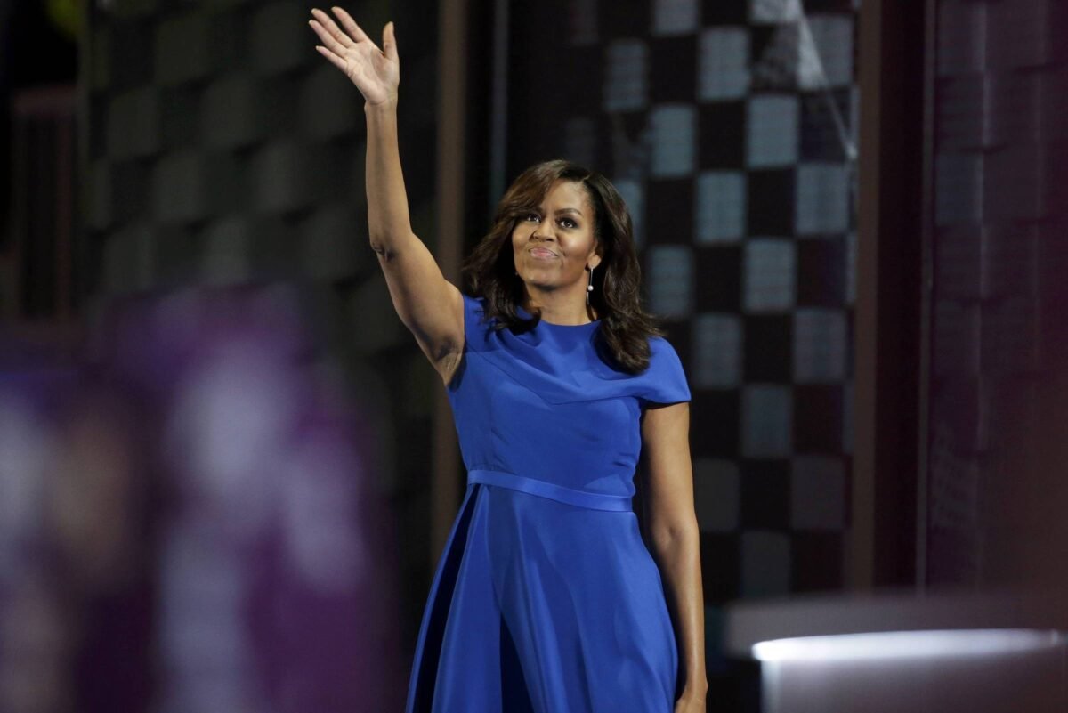 Livro de Michelle Obama sobre roupas é documento histórico -