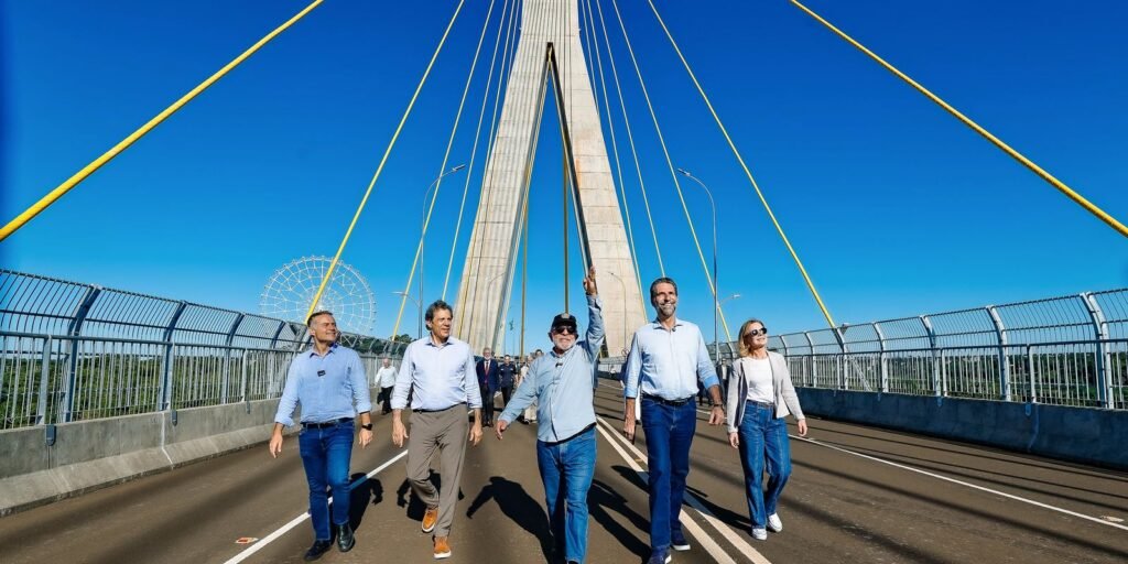 Lula inaugura ponte em Foz do Iguaçu e critica quem