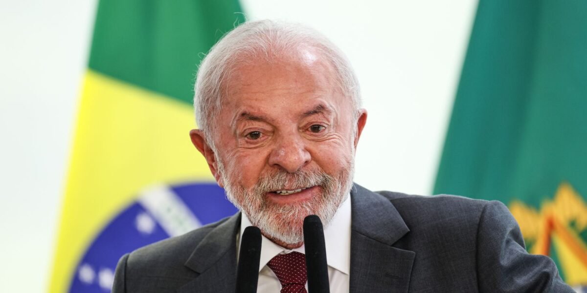 Lula quer expulsão de servidor que agrediu mulher e criança