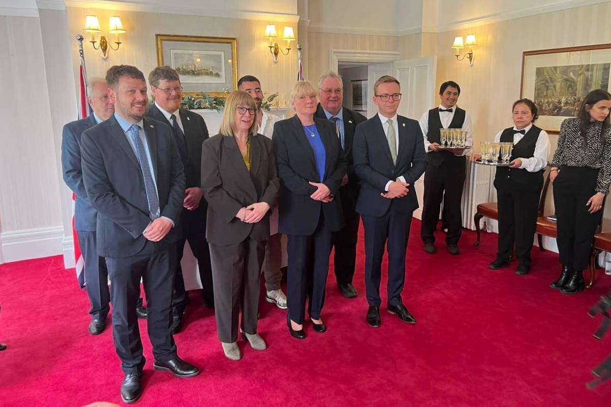 Malvinas deixam guerra para trás e vivem democracia - 13/12/2025