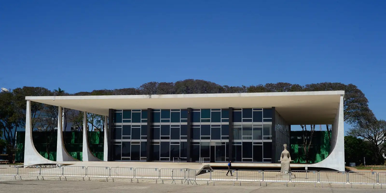 Moraes vota para tornar réus acusados de atentado a bomba